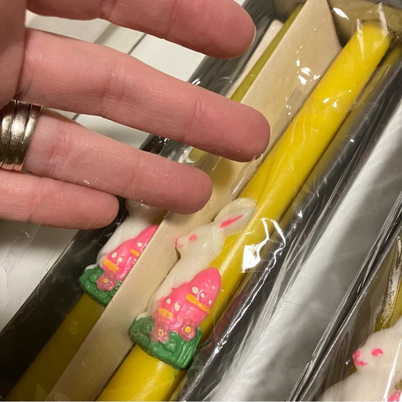Vintage NIB Robert Alan Candle Company 10" Easter Bunny Tapered Yellow Candles - Picture 7 of 7